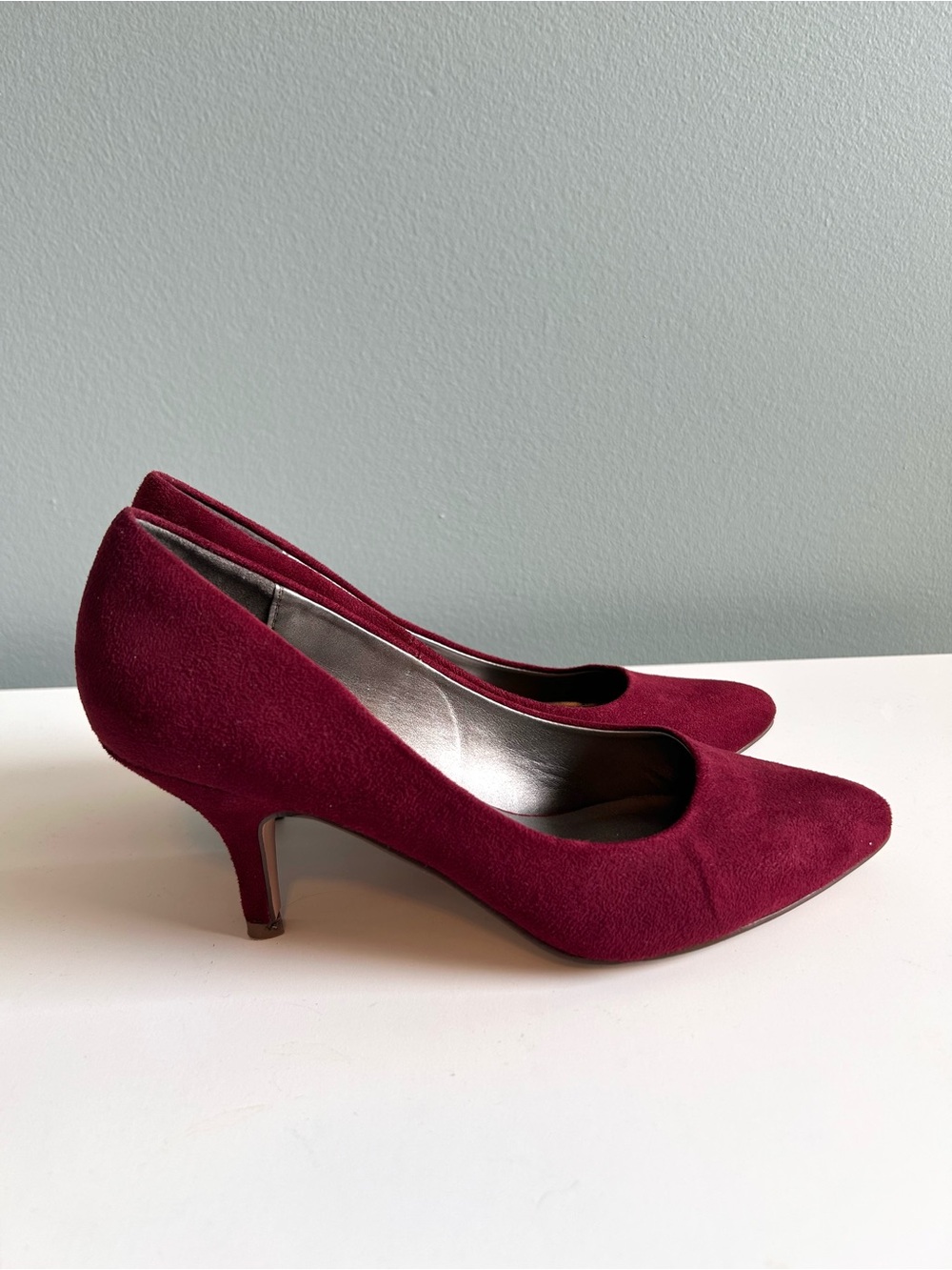 Classic Pointed-Toe Burgundy Suede Pumps Size 7
